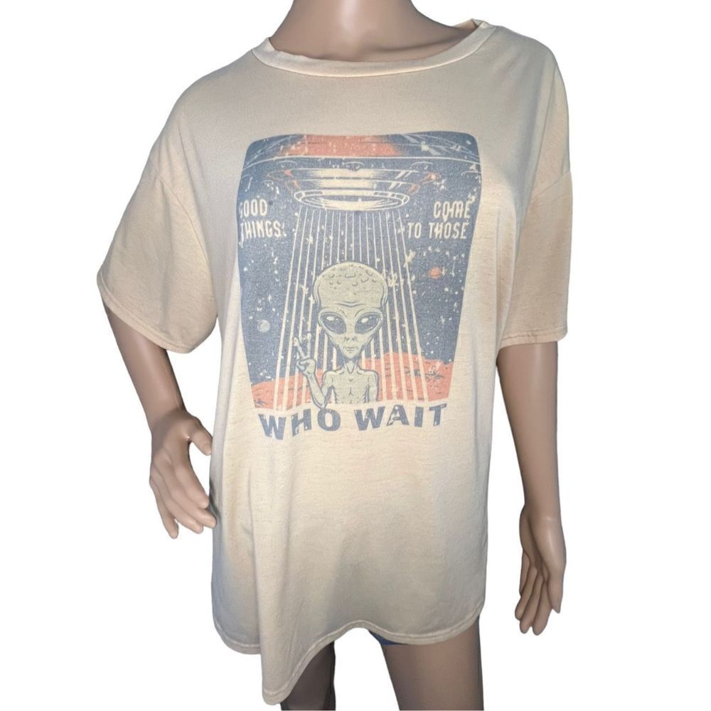 ROMWE Alien Graphic Pale Yellow Shirt Sleeve T-Shirt